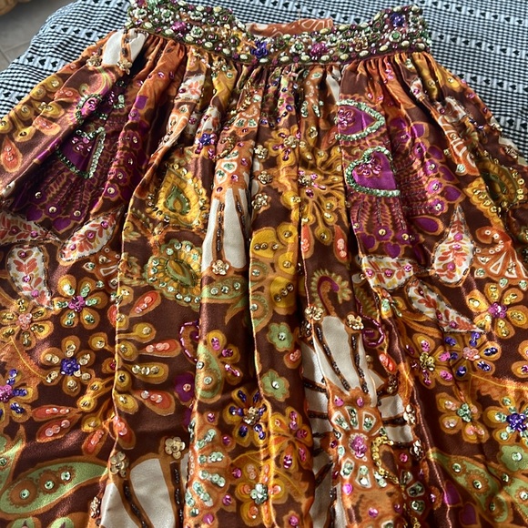 Handmade in Hong Kong 🇭🇰, stitched by hand. Size 2-4, fully lined satin skirt. - Picture 1 of 11